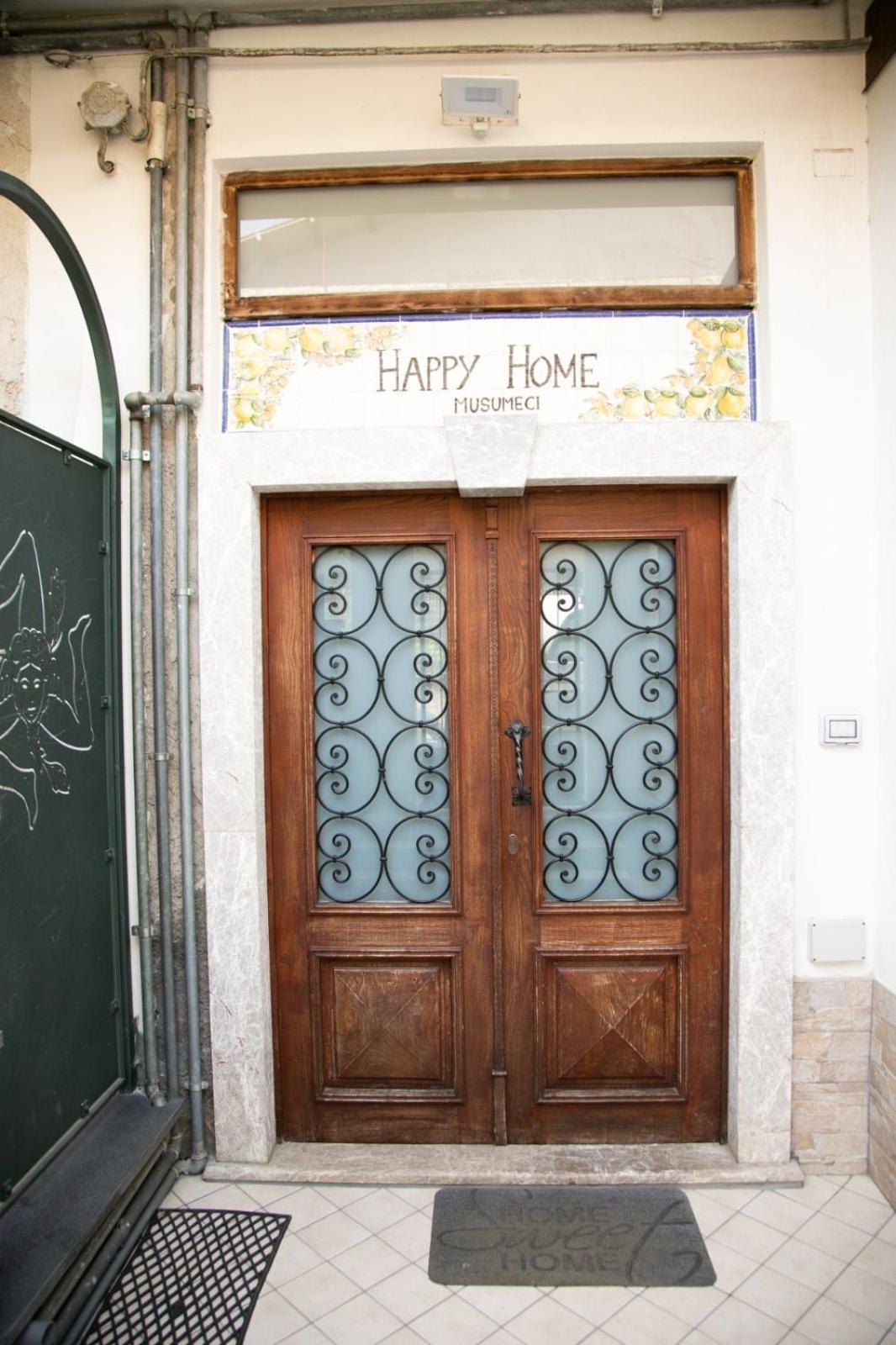 Happy Home Giardini Naxos-Taormina Esterno foto